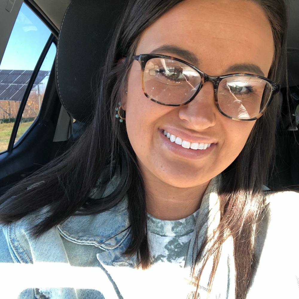Meet your Posher, Alexis